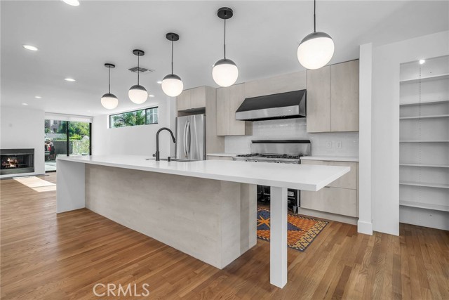Detail Gallery Image 5 of 28 For 1531 Wellesley, Los Angeles,  CA 90025 - 4 Beds | 3 Baths