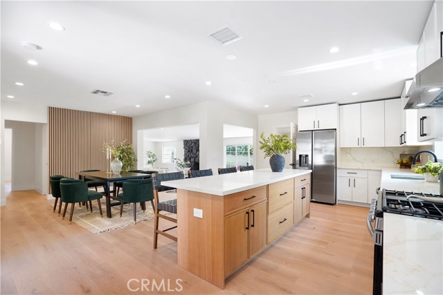 Detail Gallery Image 1 of 46 For 18324 Sylvan St, Tarzana,  CA 91335 - 4 Beds | 2 Baths