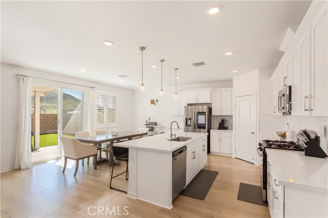 Detail Gallery Image 6 of 39 For 34438 Coconut Cir, Winchester,  CA 92596 - 4 Beds | 3 Baths