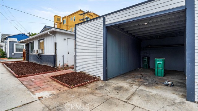 4095 Albatross Street, San Diego CA: https://media.crmls.org/medias/949c6a5f-8907-404f-a16f-3ac386a41843.jpg