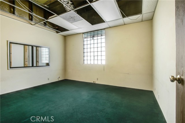 14526 Erwin Street, Van Nuys (los Angeles), California 91411, ,Commercial Sale,For Sale,14526 Erwin Street,CRSR24035256