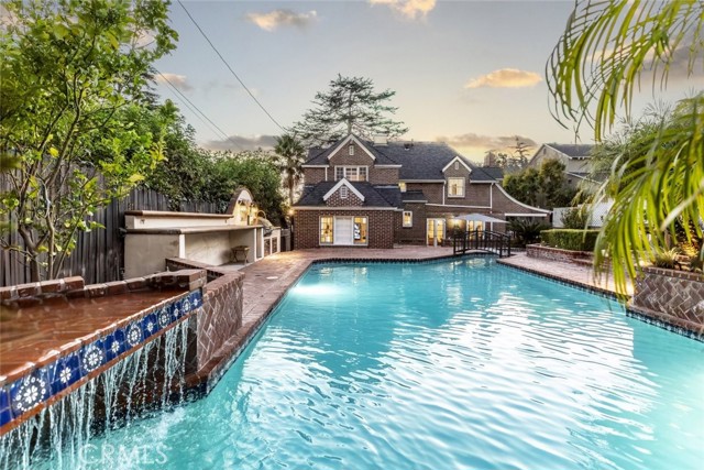 1640 Ard Eevin Avenue, Glendale CA: https://media.crmls.org/medias/949db6fc-7ecf-4832-b77b-d54662580a42.jpg