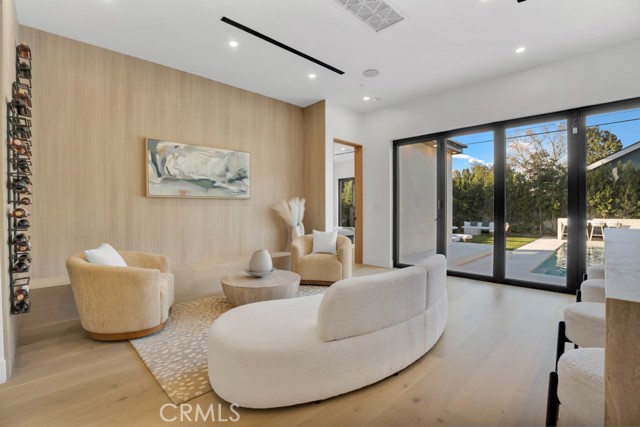 Detail Gallery Image 5 of 63 For 11107 Kling St, North Hollywood,  CA 91602 - 4 Beds | 4 Baths