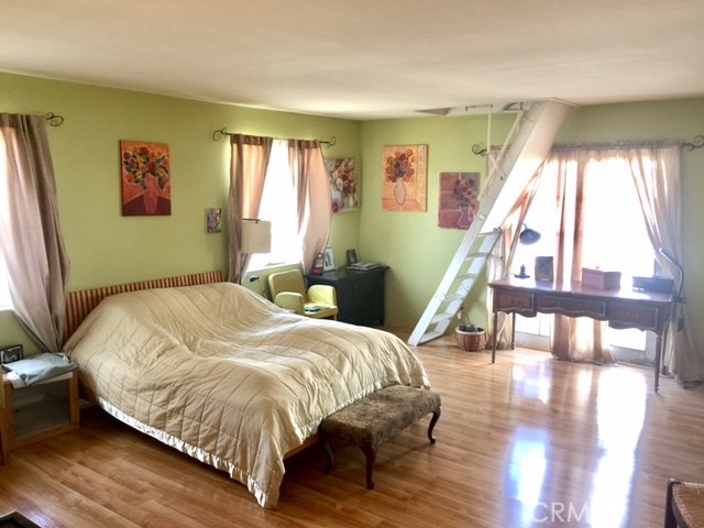Master Suite w/ Drop Down Ladder To Huge Attic