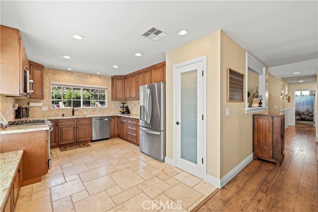26927 Cuatro Milpas Street, Valencia CA: https://media.crmls.org/medias/949ea500-2920-453c-84f0-f9b2b3e7d4af.jpg