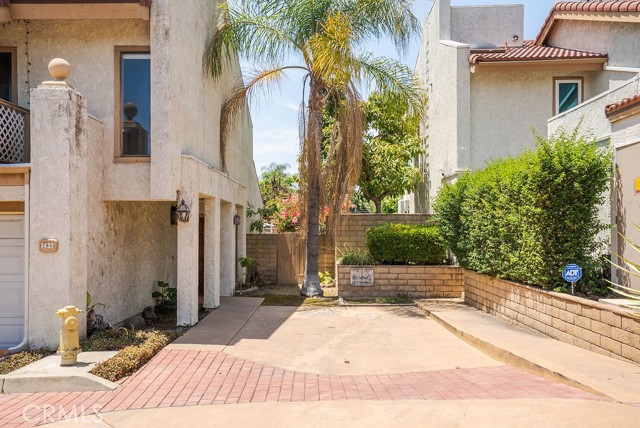 Detail Gallery Image 3 of 34 For 1432 E Foothill Bld, Glendora,  CA 91741 - 2 Beds | 2/1 Baths