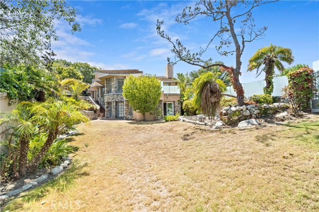 24 Narbonne, Newport Beach CA: https://media.crmls.org/medias/949f774d-3c95-4e2f-aed4-7697e1953a11.jpg