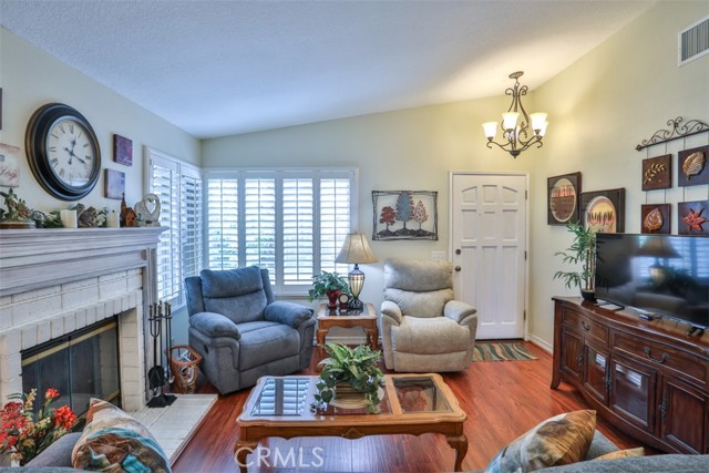 9793 Louise Way, Rancho Cucamonga CA: https://media.crmls.org/medias/94a1108d-0a5e-42d2-979b-adf8ca31e767.jpg