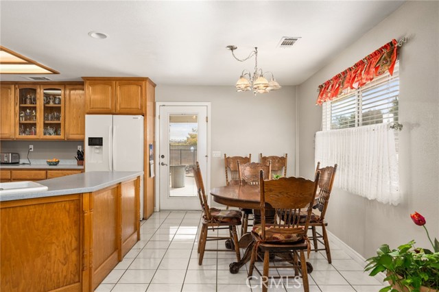 Detail Gallery Image 13 of 65 For 9975 Mesquite, Oak Hills,  CA 92344 - 3 Beds | 2 Baths