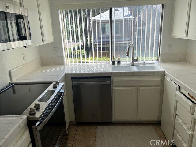 Detail Gallery Image 11 of 43 For 6516 E Camino Vista #1,  Anaheim Hills,  CA 92807 - 3 Beds | 2 Baths