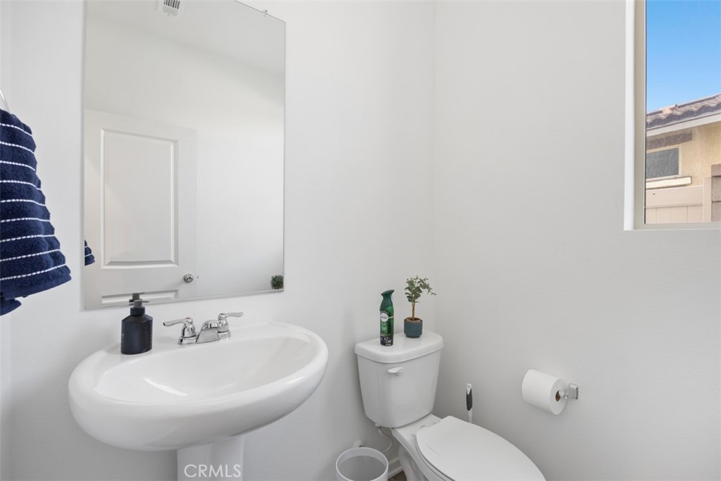 https://media.crmls.org/medias/94a2aa1c-2ff2-492f-8e8b-37f4643b1fe6.jpg?preset=X-Large