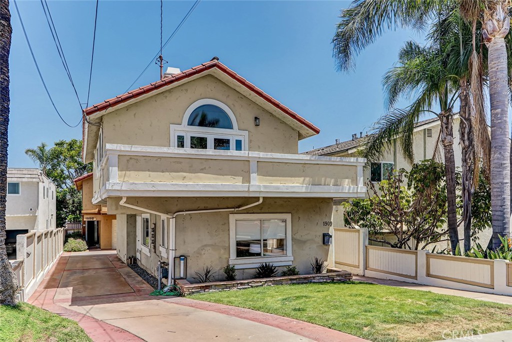 1909 Mathews Avenue #A