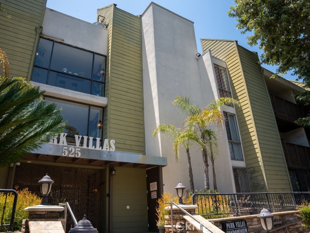 525 S Ardmore Avenue, Los Angeles CA: https://media.crmls.org/medias/94a3ab2a-161d-46a2-8647-a4197a0df0e4.jpg