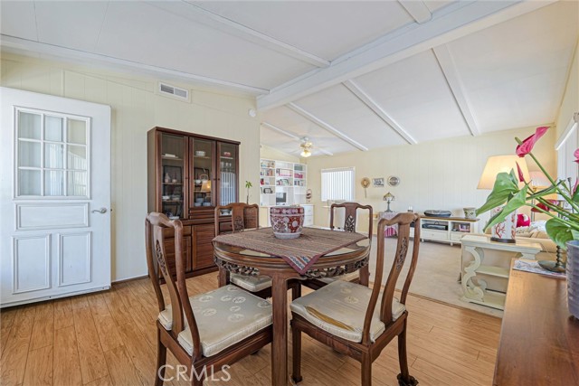 Detail Gallery Image 2 of 41 For 2550 Pacific Coast Hwy #42,  Torrance,  CA 90505 - 3 Beds | 2 Baths