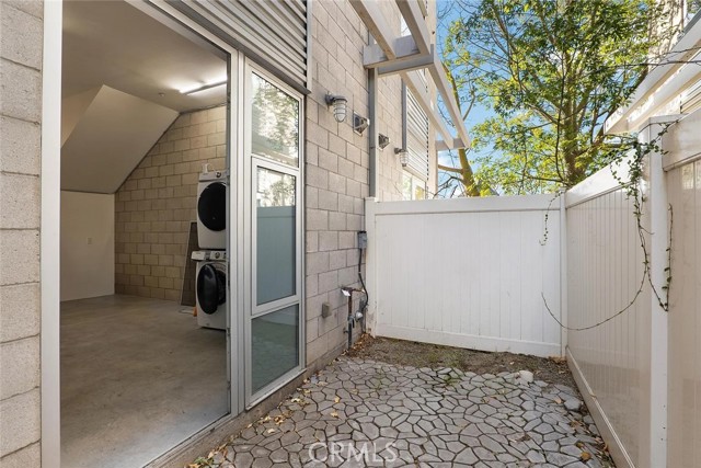3450 Cahuenga Boulevard, Universal City CA: https://media.crmls.org/medias/94a5858e-8a79-4d03-9c55-e46ddf8aa1c1.jpg