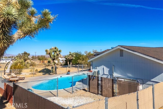 Detail Gallery Image 41 of 67 For 3820 Lucerne Vista Ave, Yucca Valley,  CA 92284 - 3 Beds | 3 Baths