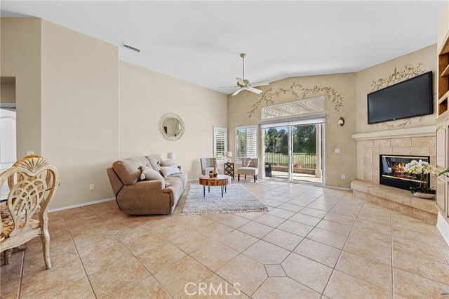 24217 Corte Cordoba, Murrieta CA: https://media.crmls.org/medias/94a68ea0-53a4-4e40-b36d-cf287349926d.jpg