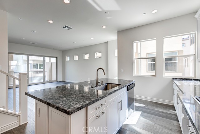 Detail Gallery Image 13 of 33 For 791 Benchmark, Irvine,  CA 92618 - 3 Beds | 3/1 Baths