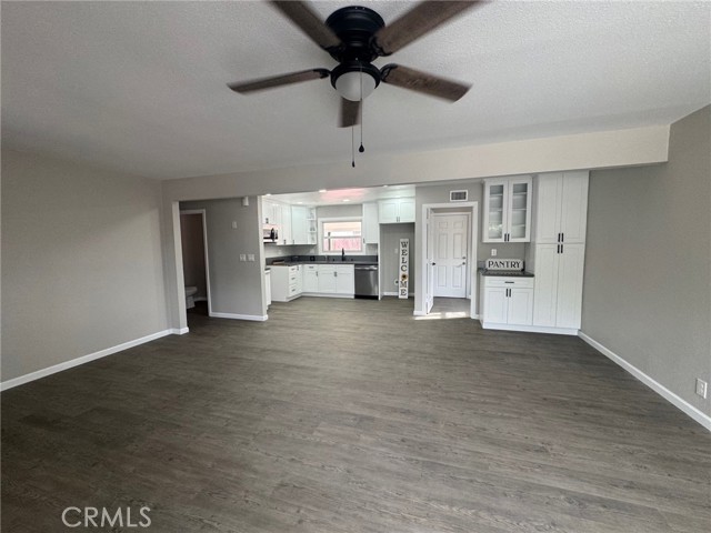 Detail Gallery Image 6 of 10 For 318 W Avenue J10, Lancaster,  CA 93534 - 3 Beds | 2 Baths