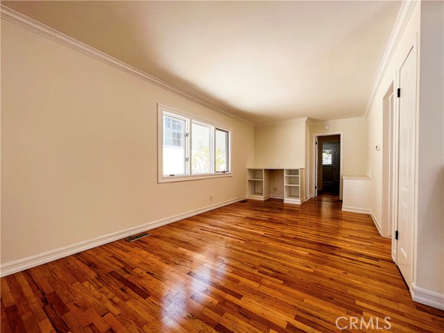 Living room facing bedrooms