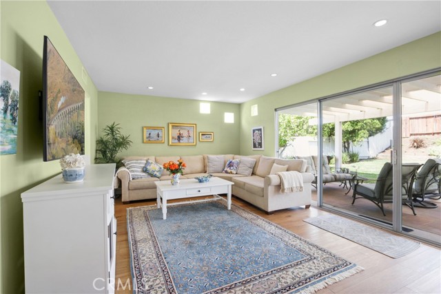 24211 Puerta De Luz, Mission Viejo CA: https://media.crmls.org/medias/94a71f07-bf06-45e3-b095-3ea6d0a9eeb9.jpg