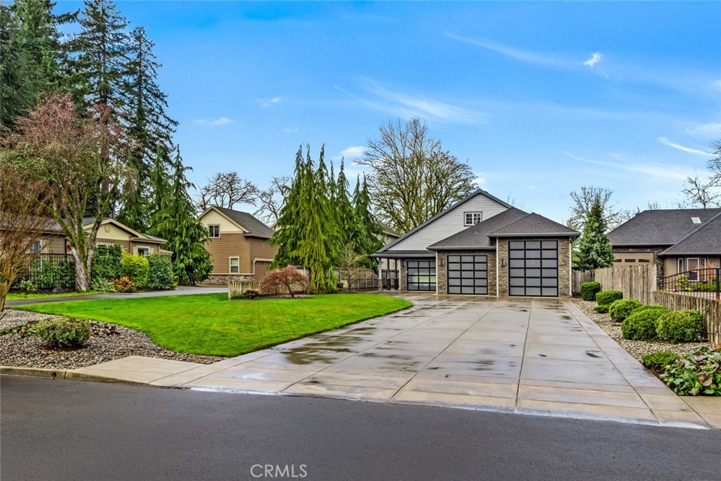 3925 Rivercrest Drive N