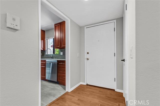 Detail Gallery Image 5 of 36 For 1304 Stanley #10,  Glendale,  CA 91206 - 3 Beds | 2 Baths