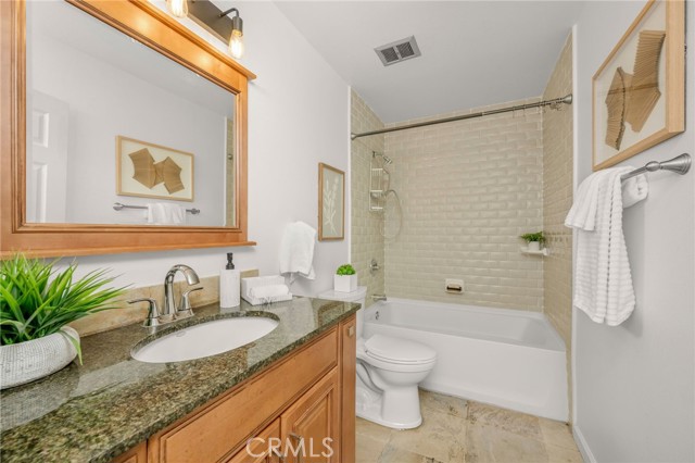 Detail Gallery Image 14 of 23 For 2844 E 3rd St #210,  Long Beach,  CA 90814 - 2 Beds | 2 Baths