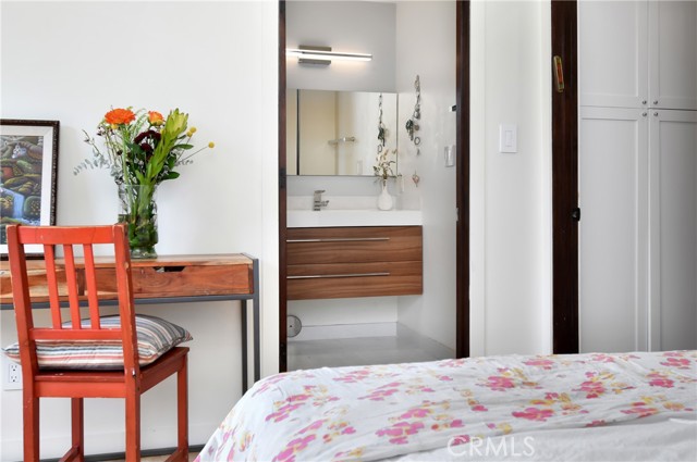 4751 Del Moreno Drive, Woodland Hills CA: https://media.crmls.org/medias/94a93306-35e5-475b-ac1e-55bd2b56159f.jpg