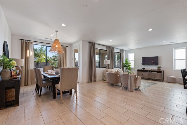 Detail Gallery Image 9 of 62 For 1022 Moonrise, Madera,  CA 93636 - 4 Beds | 2/1 Baths