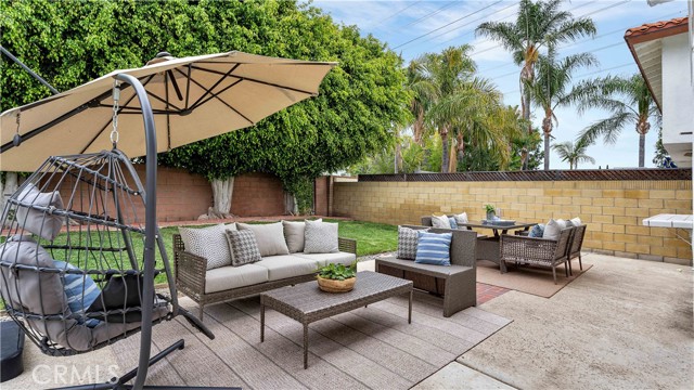 15061 Glass Circle, Irvine CA: https://media.crmls.org/medias/94abf037-3c2f-4c2e-b7b2-f0192a2a6fb0.jpg