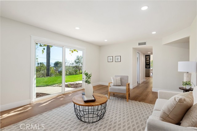 Detail Gallery Image 14 of 33 For 308 Calle Converse, Camarillo,  CA 93010 - 4 Beds | 3 Baths