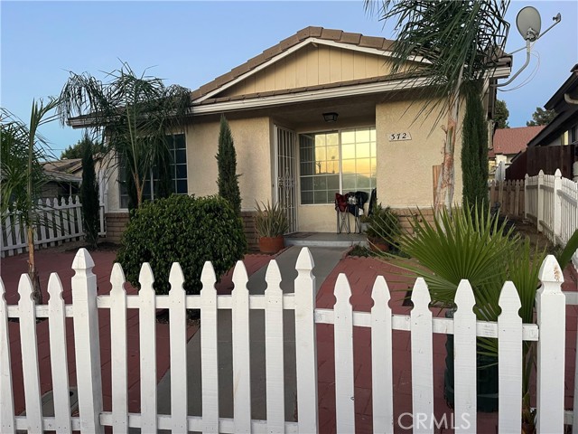 Detail Gallery Image 2 of 6 For 372 Myrl Pl, Hemet,  CA 92545 - 2 Beds | 2 Baths