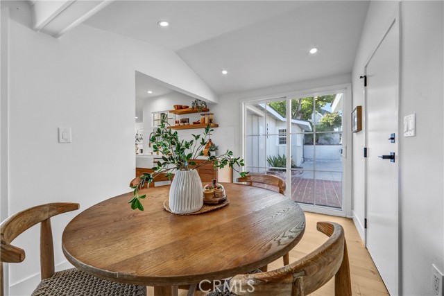 1035 Medford Road, Pasadena CA: https://media.crmls.org/medias/94aceebc-a8fc-4608-9895-5d25f44d92eb.jpg