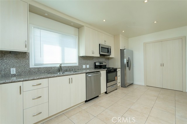 Detail Gallery Image 19 of 58 For 2111 N Verdugo, Glendale,  CA 91208 - 2 Beds | 2 Baths