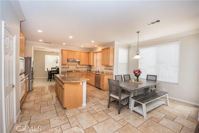 Detail Gallery Image 10 of 46 For 1676 Tamarron Dr, Corona,  CA 92883 - 4 Beds | 2/1 Baths