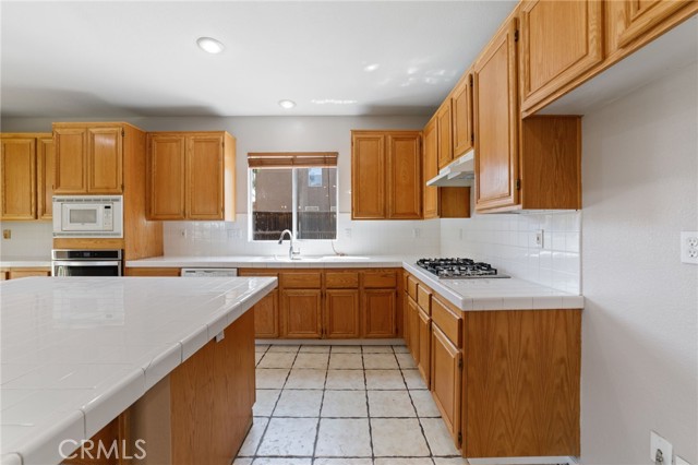 Detail Gallery Image 9 of 35 For 9302 Meadow Ln, Riverside,  CA 92508 - 5 Beds | 3 Baths