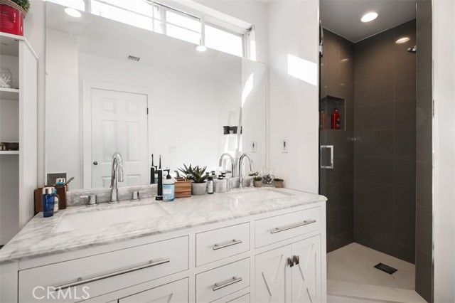 Detail Gallery Image 18 of 36 For 19545 Calvert St, Tarzana,  CA 91335 - 5 Beds | 2/1 Baths
