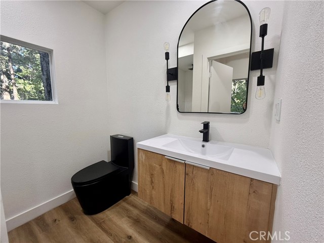 Detail Gallery Image 9 of 29 For 28487 Altamont Ct, Lake Arrowhead,  CA 92352 - 2 Beds | 2 Baths