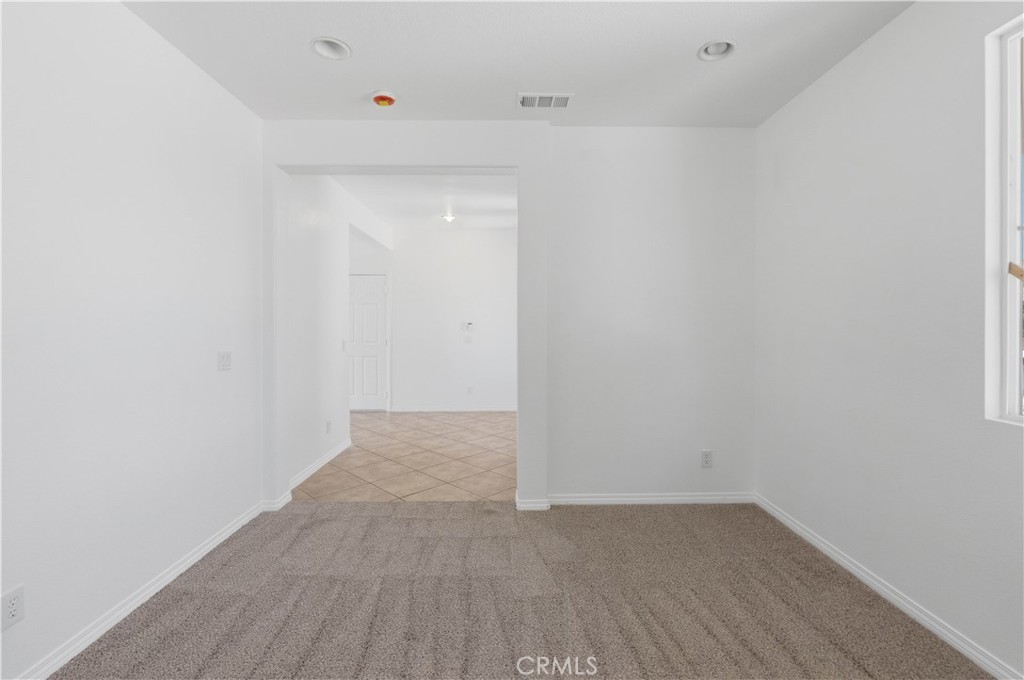 https://media.crmls.org/medias/94b015d4-a1a9-426d-8686-5b2ba4e5a705.jpg?preset=X-Large
