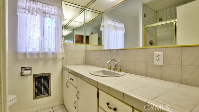 Detail Gallery Image 32 of 42 For 15841 Marlin Pl, Van Nuys,  CA 91406 - 2 Beds | 2 Baths