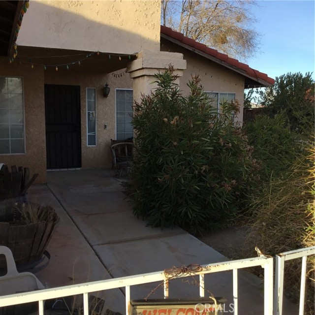 Detail Gallery Image 4 of 42 For 17590 El Cajon Dr, Hesperia,  CA 92345 - 4 Beds | 3 Baths