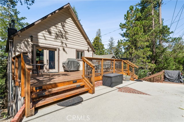 Detail Gallery Image 4 of 47 For 460 Pioneer Rd, Lake Arrowhead,  CA 92352 - 3 Beds | 1/2 Baths