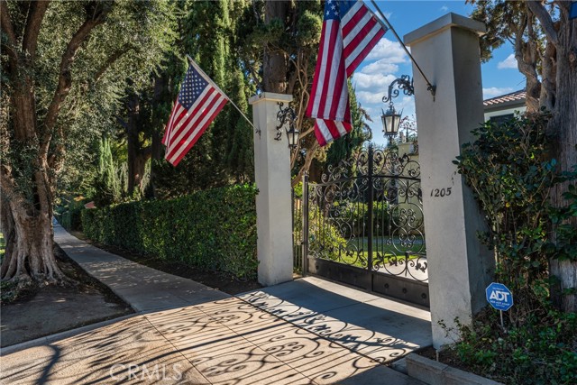 Detail Gallery Image 2 of 41 For 1205 W Highland Ave, Redlands,  CA 92373 - 4 Beds | 3/2 Baths