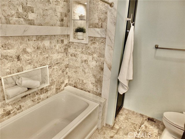 4138 E Mendez Street, Long Beach CA: https://media.crmls.org/medias/94b43b95-1288-4e9e-bd0d-8882a0ade78e.jpg