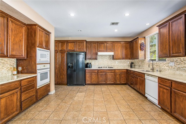 Detail Gallery Image 17 of 46 For 34580 Fawn Ridge Pl, Yucaipa,  CA 92399 - 4 Beds | 2/1 Baths