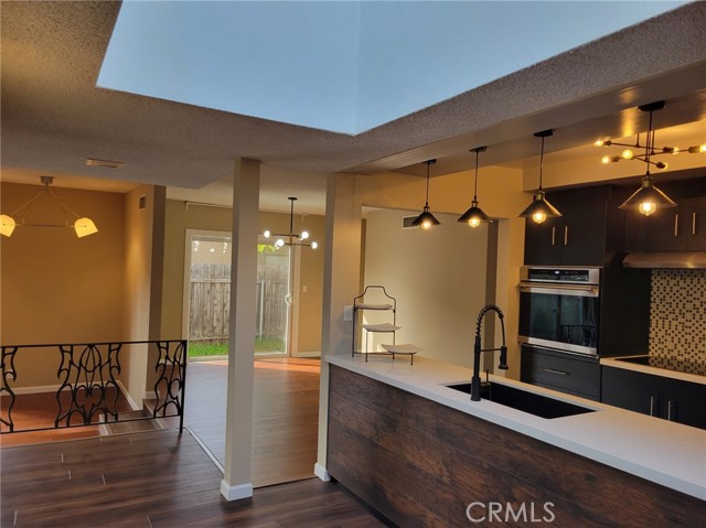 Detail Gallery Image 5 of 22 For 11015 Amigo Ave, Porter Ranch,  CA 91326 - 3 Beds | 2 Baths