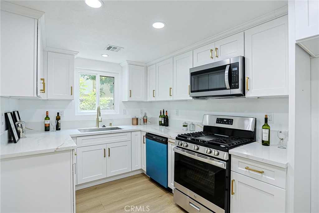 8860 La Salle #4
