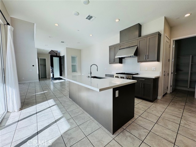 Detail Gallery Image 6 of 11 For 200 Holliston, Lake Forest,  CA 92630 - 4 Beds | 4 Baths