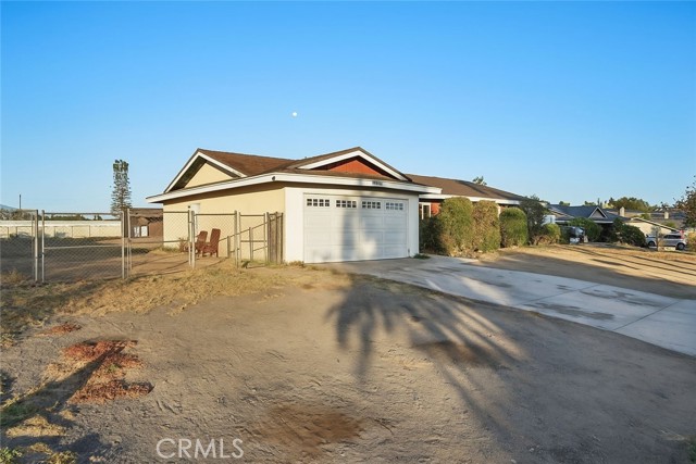 1966 Trotter Trail, Norco CA: https://media.crmls.org/medias/94b67e0c-2ad0-49da-a08e-a8246c24887f.jpg